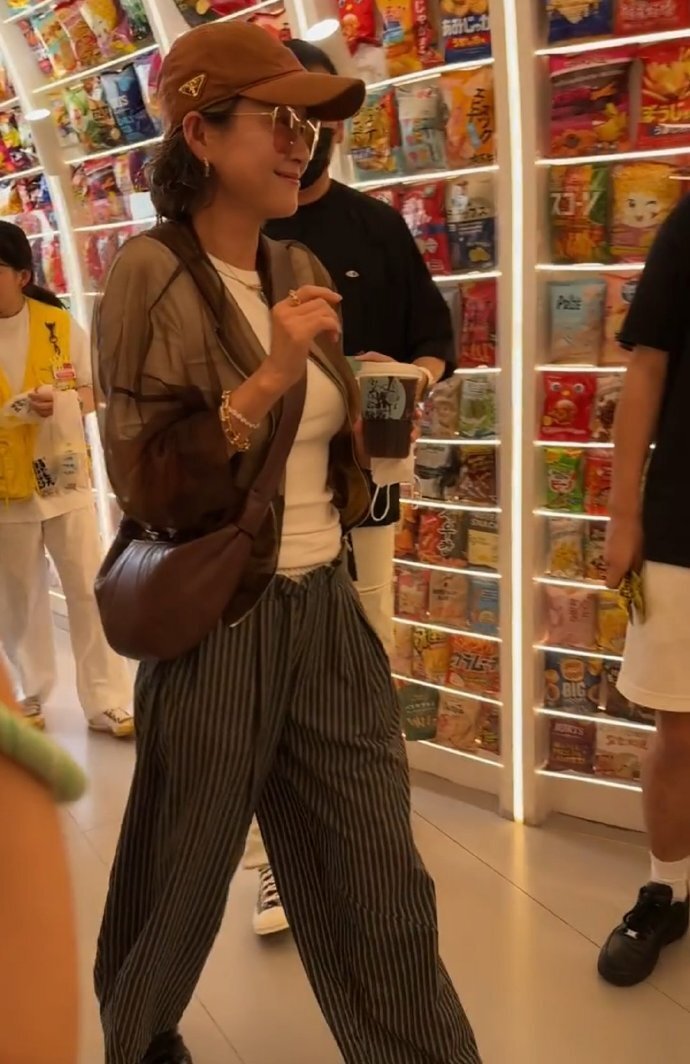 章子怡的短发挑染造型好看吗